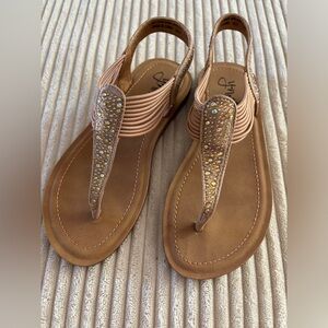 Tan y-not? Little girls sandals